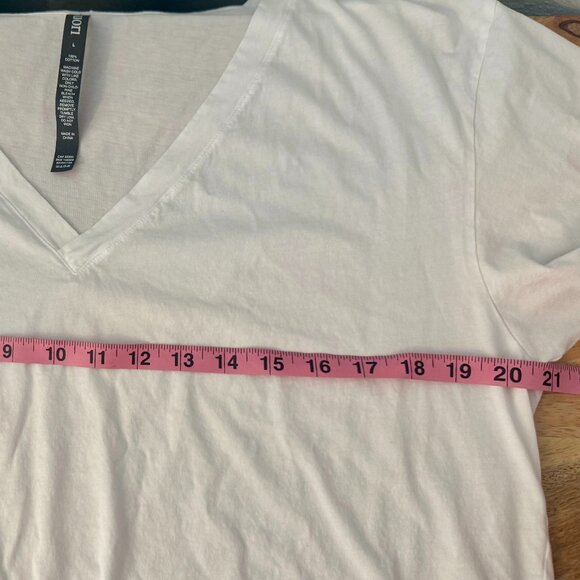 🤍 Vuori Sutton V-Neck Tee Women's — White - Large - Picture 8 of 13